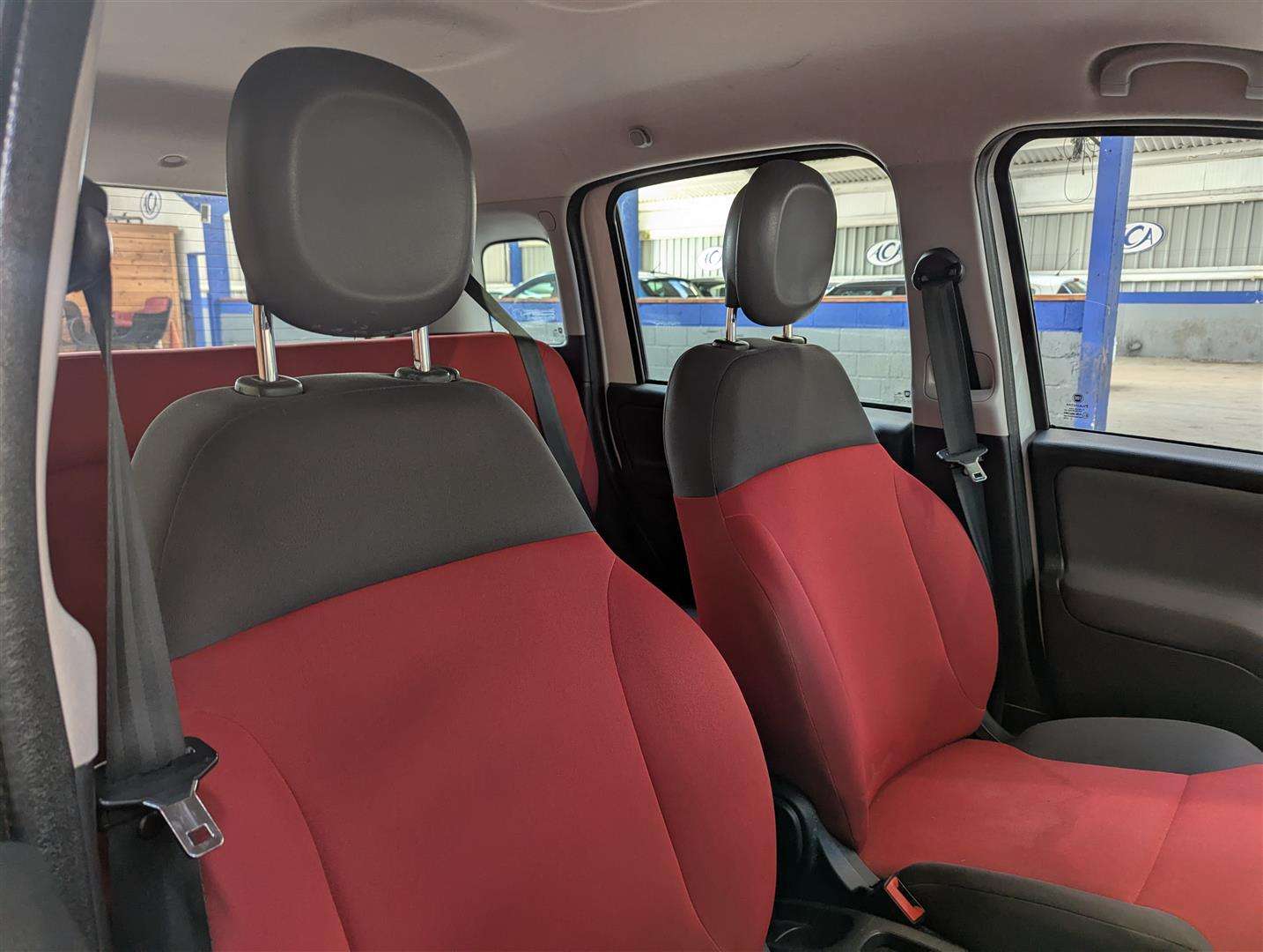 <p>2014 FIAT PANDA POP</p>