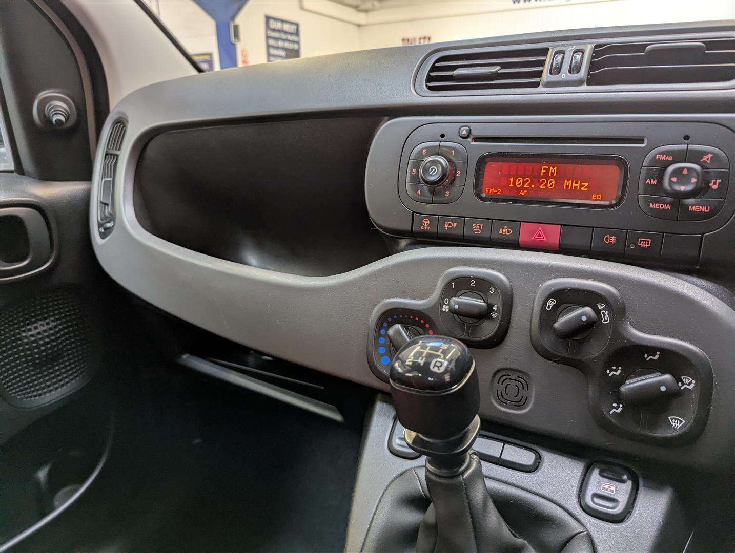 <p>2014 FIAT PANDA POP</p>