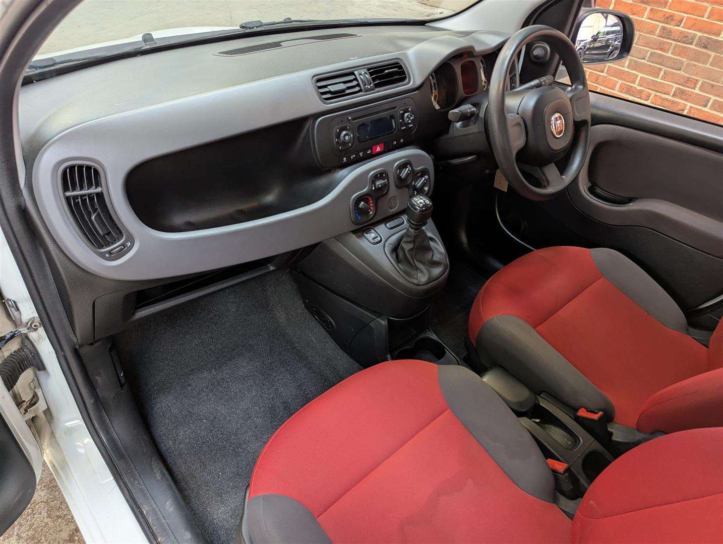 <p>2014 FIAT PANDA POP</p>
