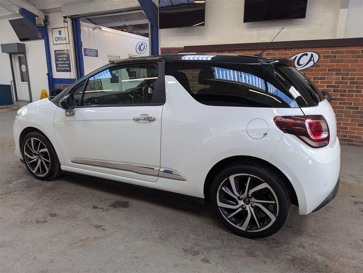 <p>2018 DS DS3 CONNECTED CHIC BLUEHD</p>