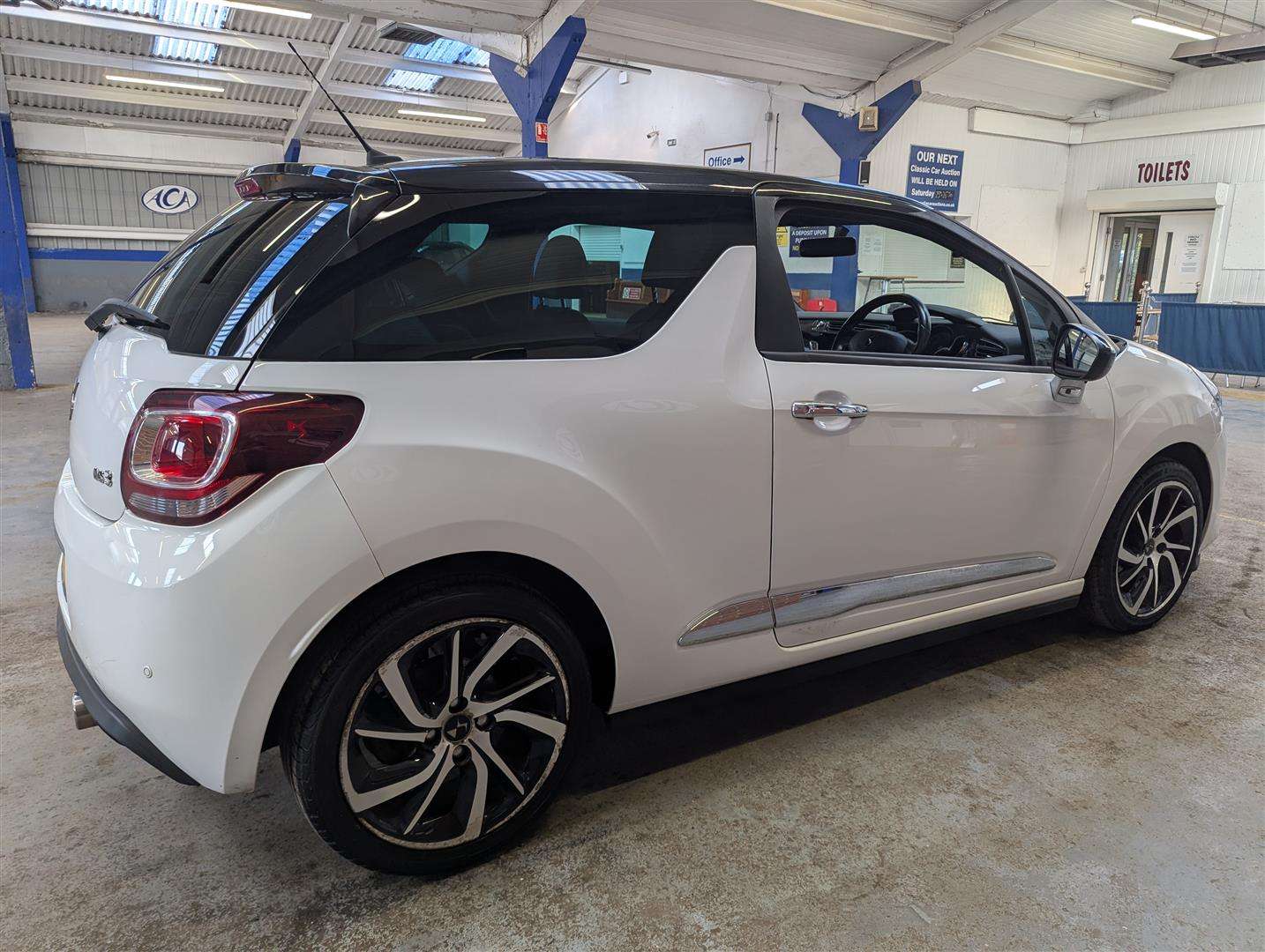 <p>2018 DS DS3 CONNECTED CHIC BLUEHD</p>