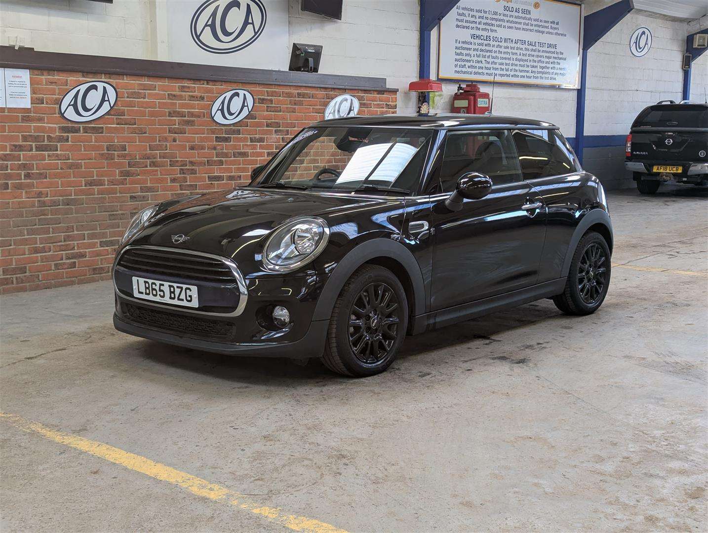 <p>2015 MINI COOPER AUTO</p>