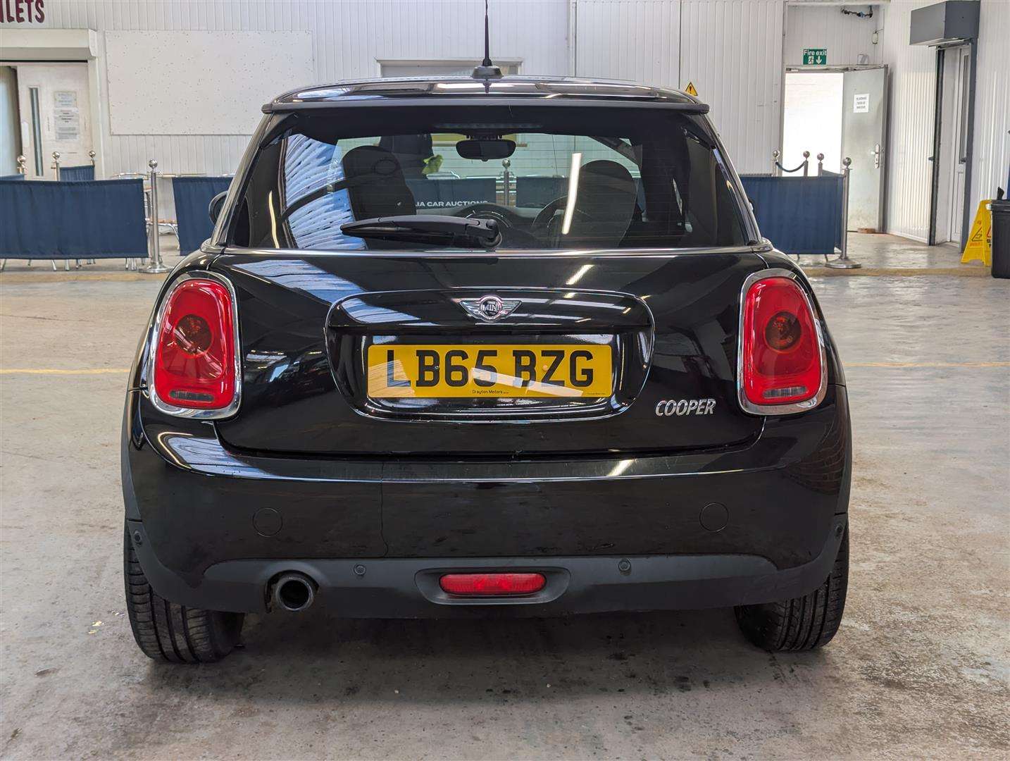 <p>2015 MINI COOPER AUTO</p>