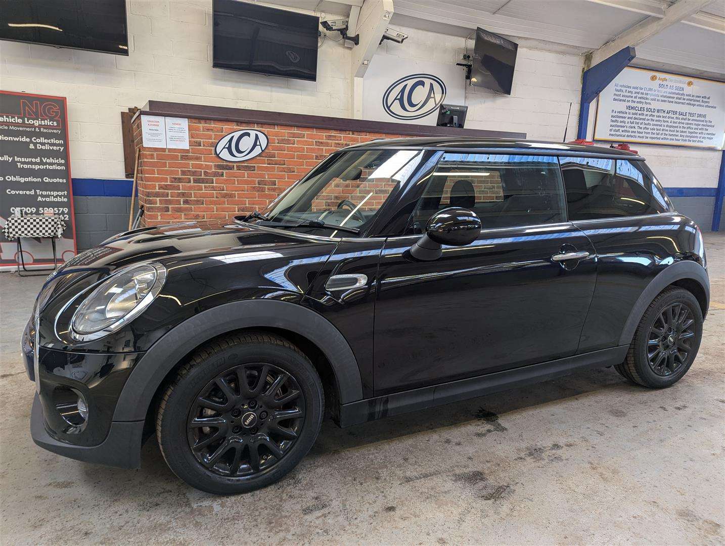 <p>2015 MINI COOPER AUTO</p>