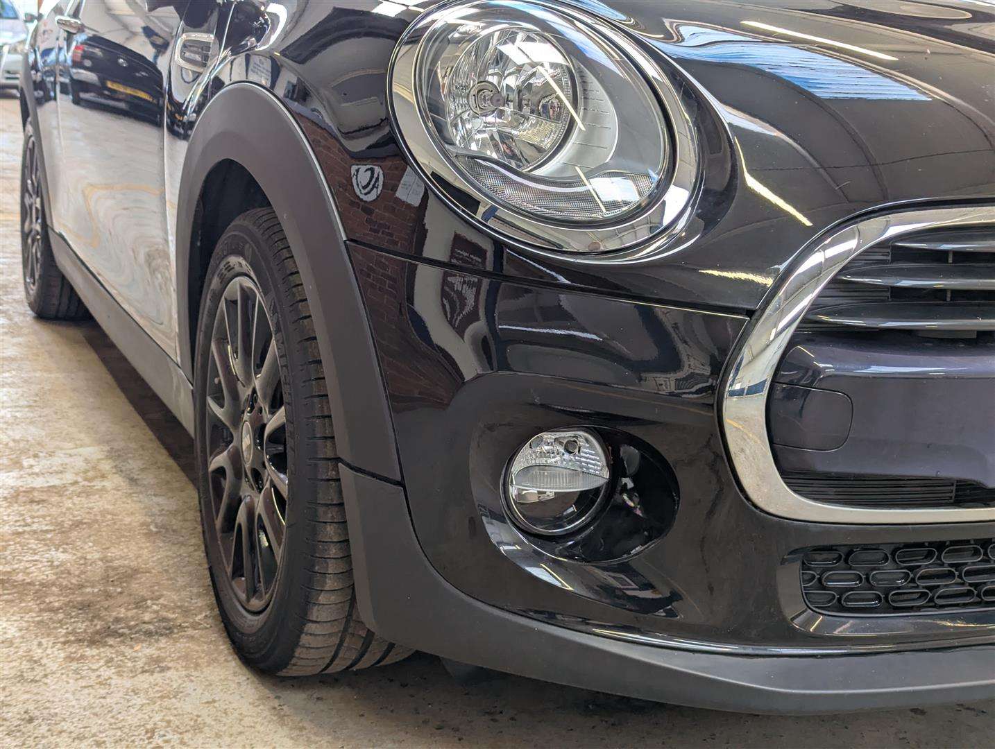 <p>2015 MINI COOPER AUTO</p>