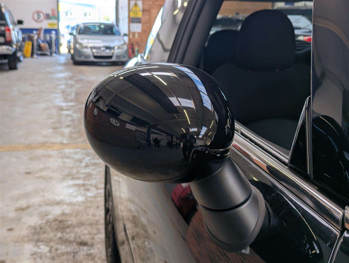 <p>2015 MINI COOPER AUTO</p>