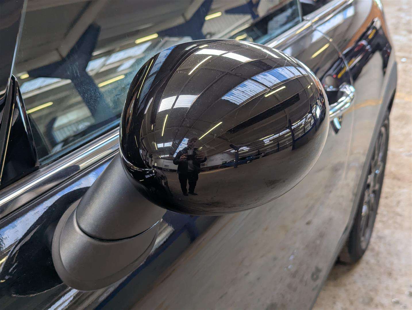 <p>2015 MINI COOPER AUTO</p>