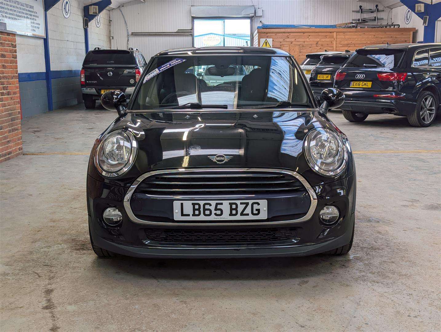 <p>2015 MINI COOPER AUTO</p>