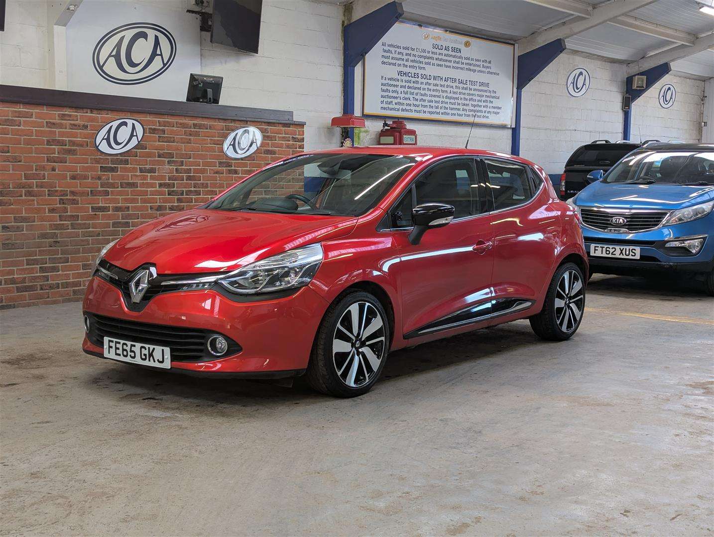 <p>2015 RENAULT CLIO DYNAMIQUE S NAV TCE</p>