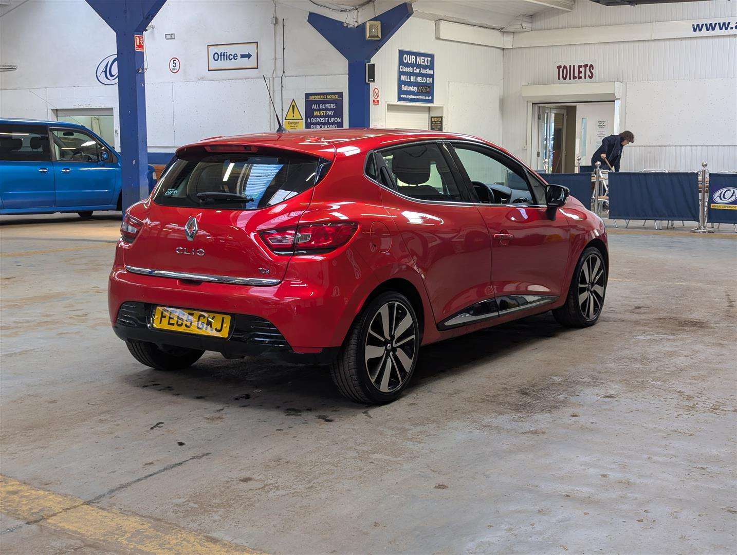 <p>2015 RENAULT CLIO DYNAMIQUE S NAV TCE</p>