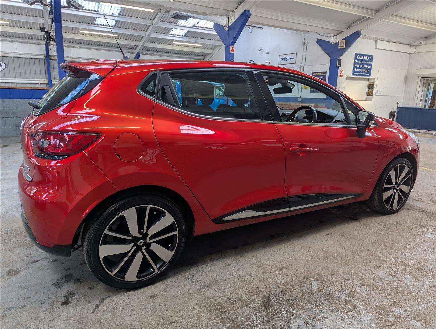 <p>2015 RENAULT CLIO DYNAMIQUE S NAV TCE</p>