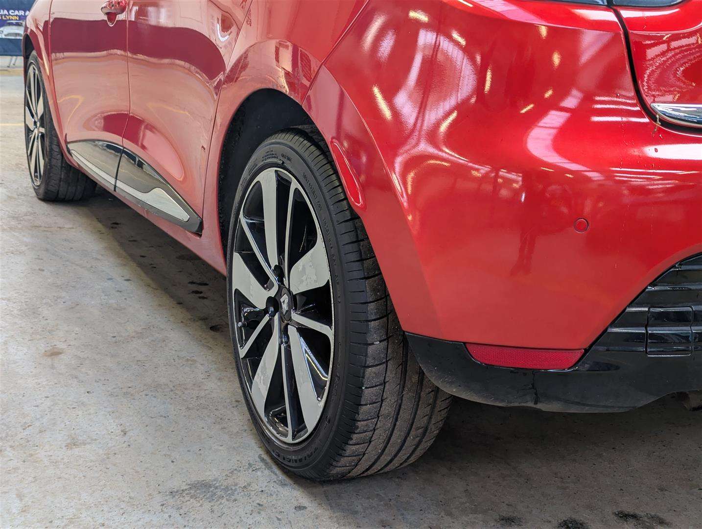 <p>2015 RENAULT CLIO DYNAMIQUE S NAV TCE</p>