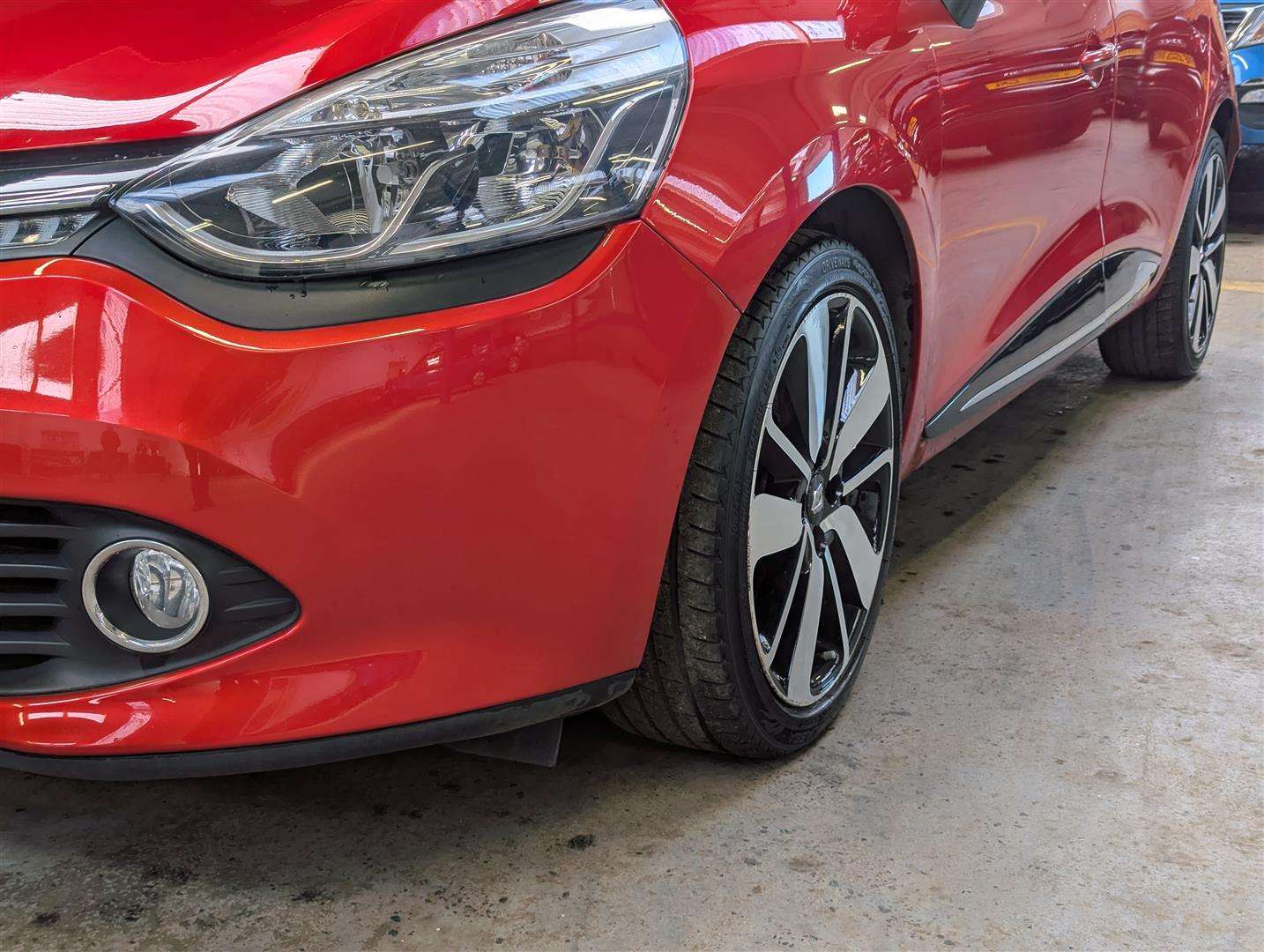 <p>2015 RENAULT CLIO DYNAMIQUE S NAV TCE</p>