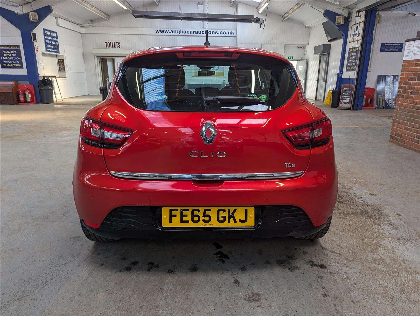 <p>2015 RENAULT CLIO DYNAMIQUE S NAV TCE</p>