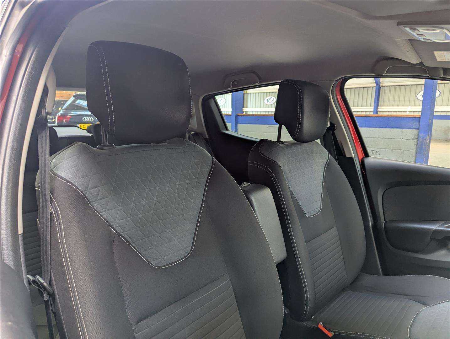 <p>2015 RENAULT CLIO DYNAMIQUE S NAV TCE</p>