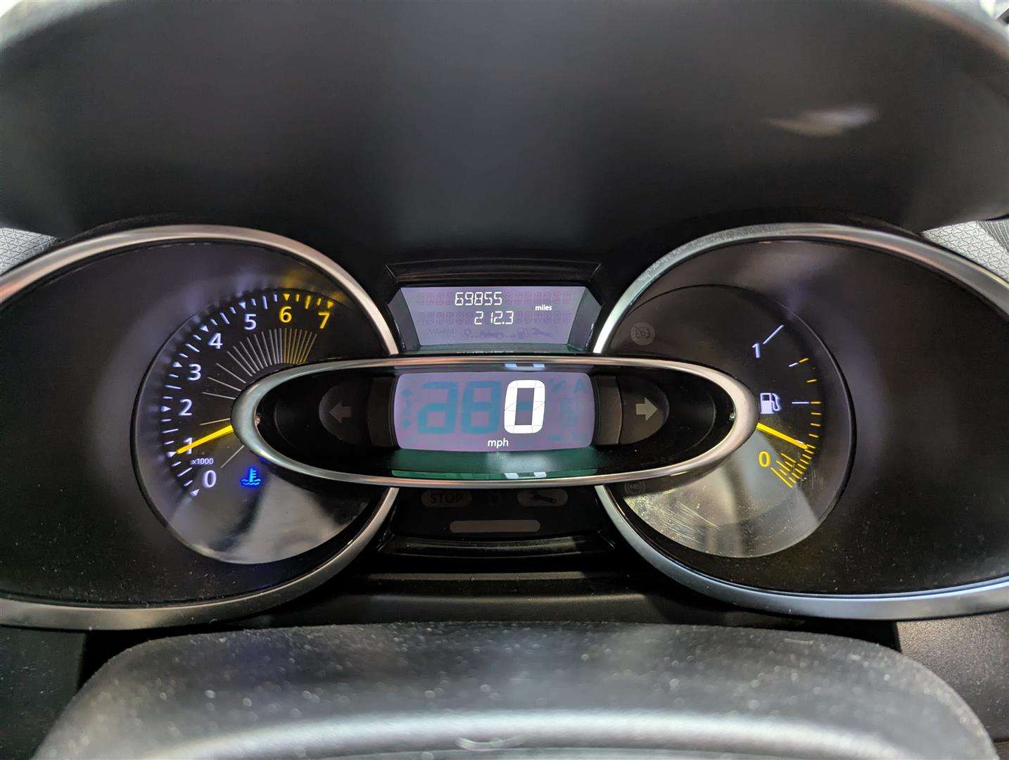 <p>2015 RENAULT CLIO DYNAMIQUE S NAV TCE</p>