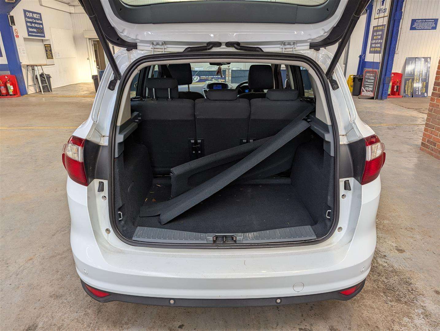 <p>2011 FORD C-MAX TITANIUM</p>