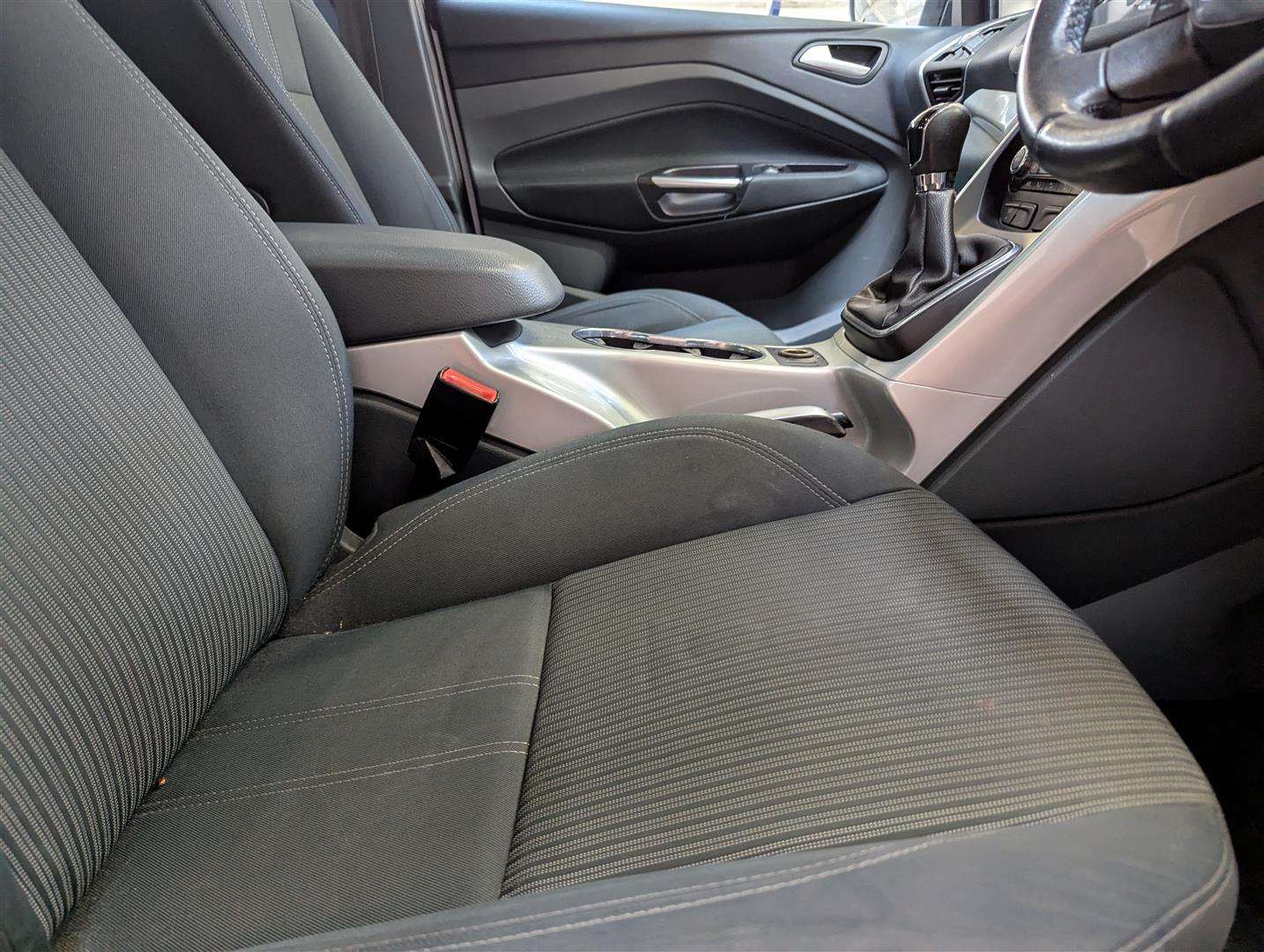 <p>2011 FORD C-MAX TITANIUM</p>