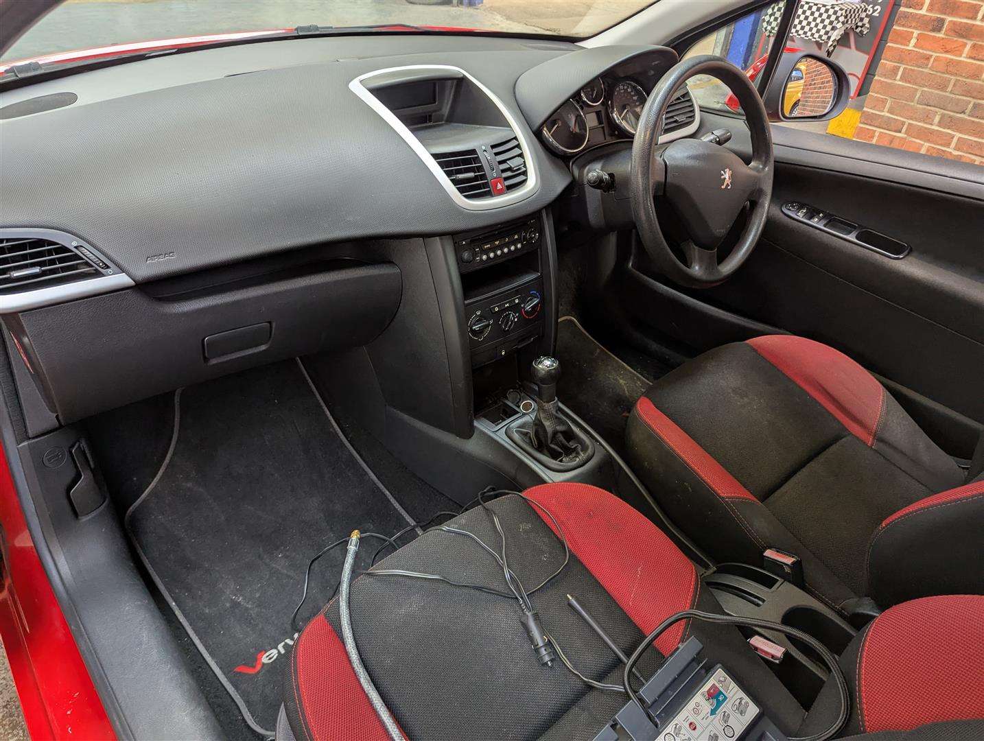 <p>2009 PEUGEOT 207 VERVE HDI 70</p>
