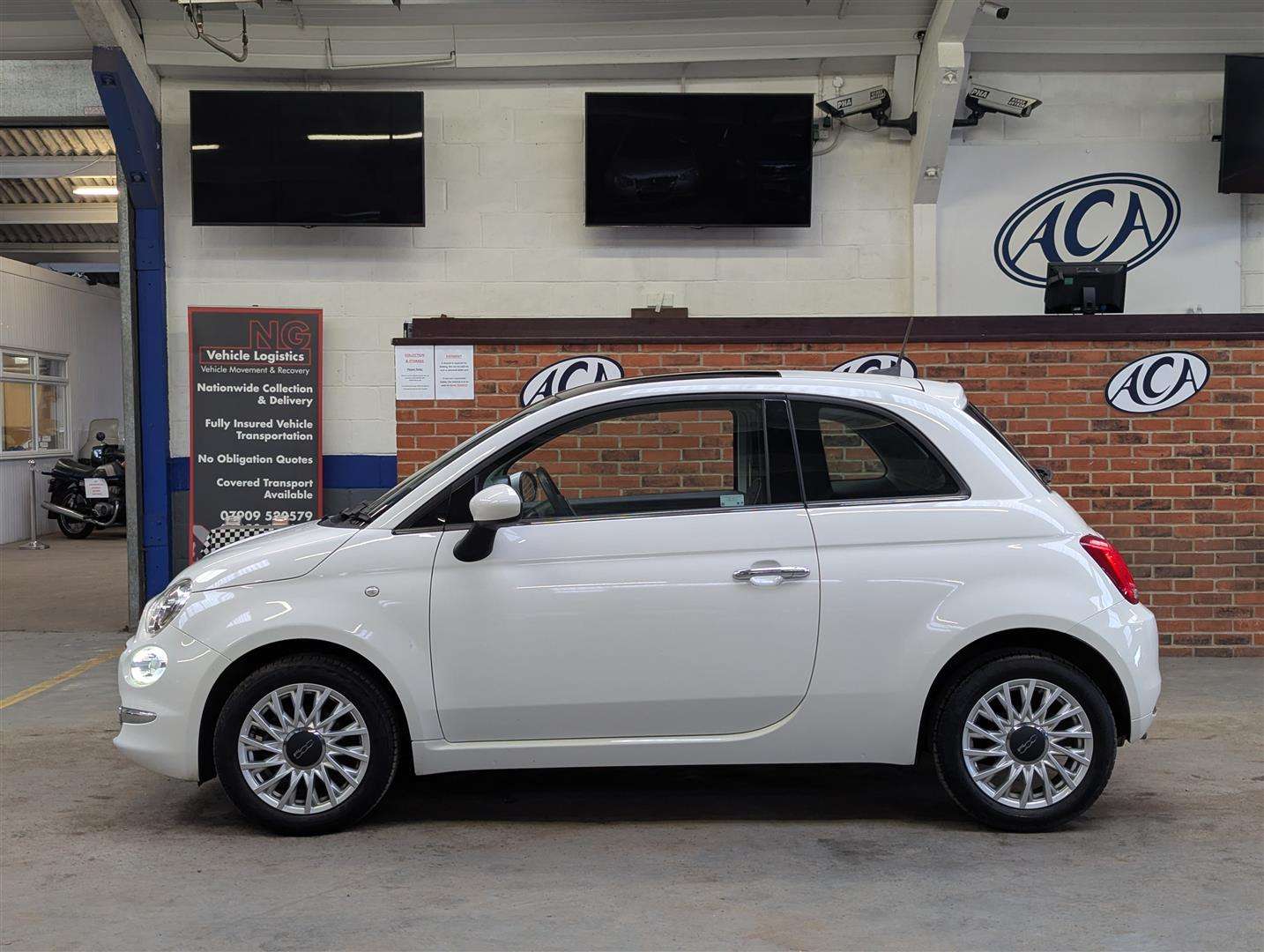 <p>2017 FIAT 500 LOUNGE</p>