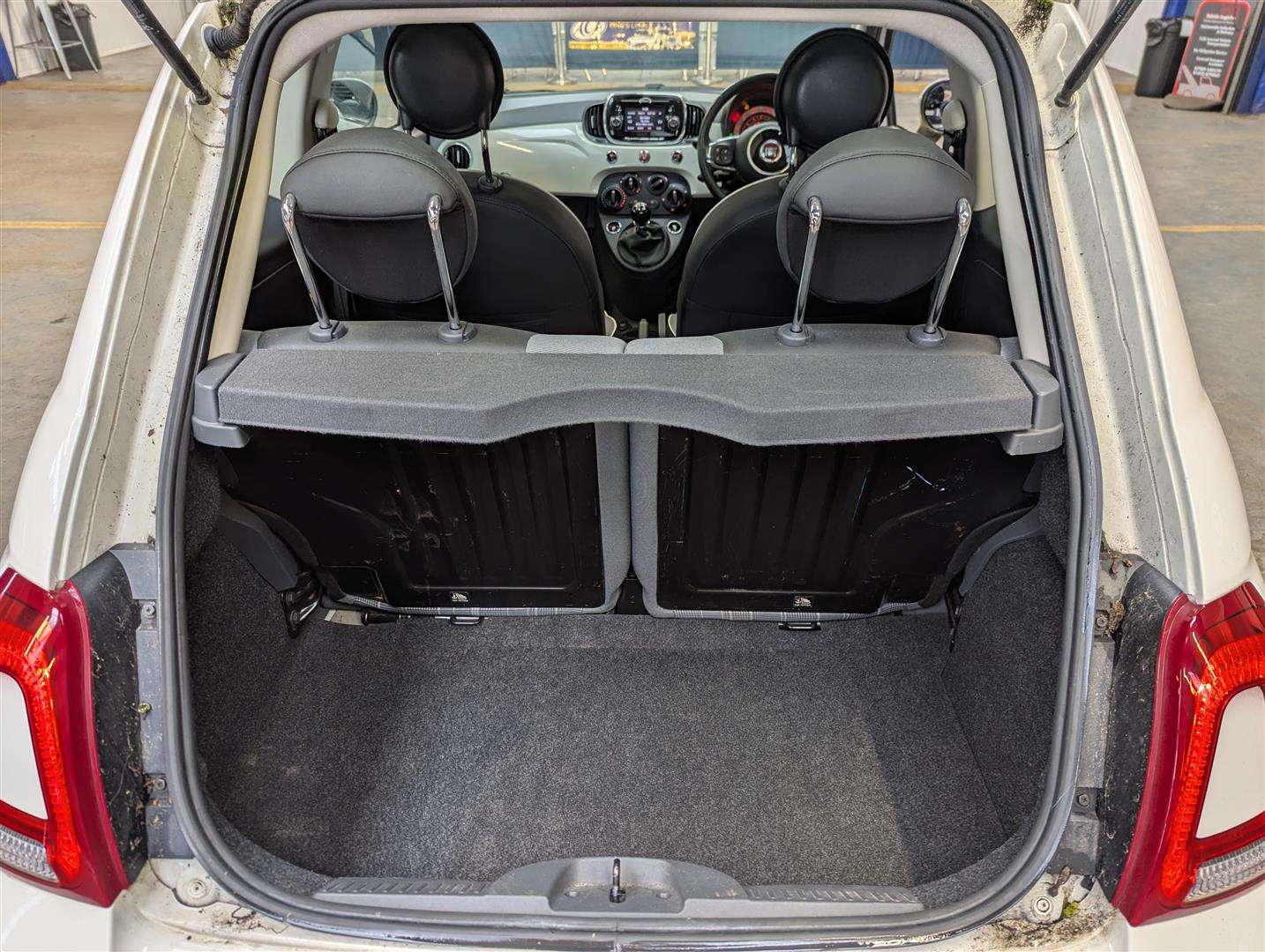 <p>2017 FIAT 500 LOUNGE</p>