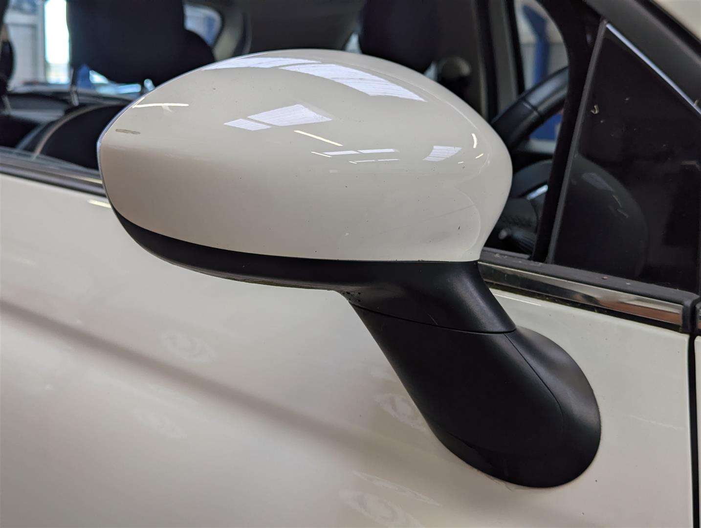 <p>2017 FIAT 500 LOUNGE</p>