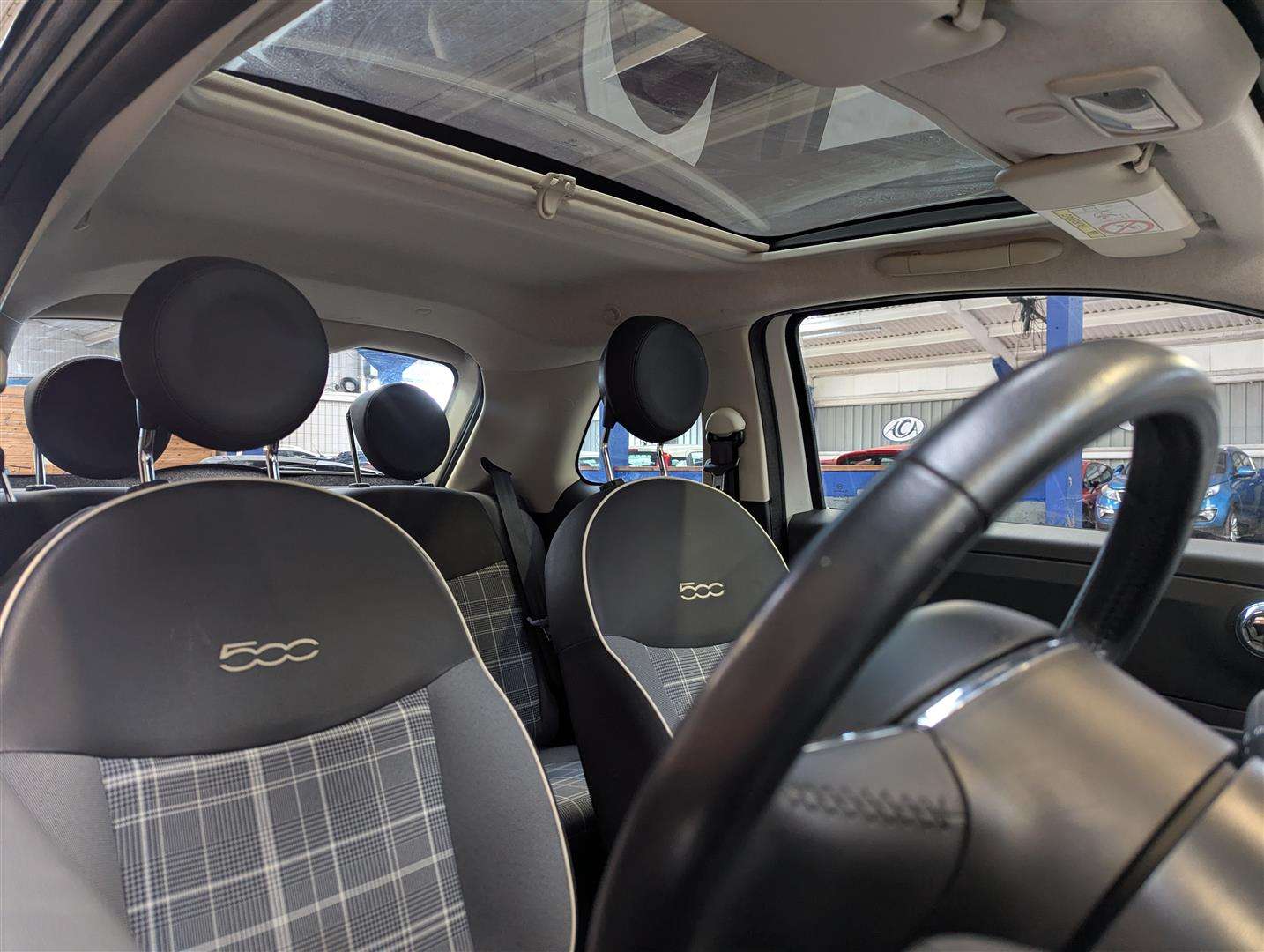 <p>2017 FIAT 500 LOUNGE</p>
