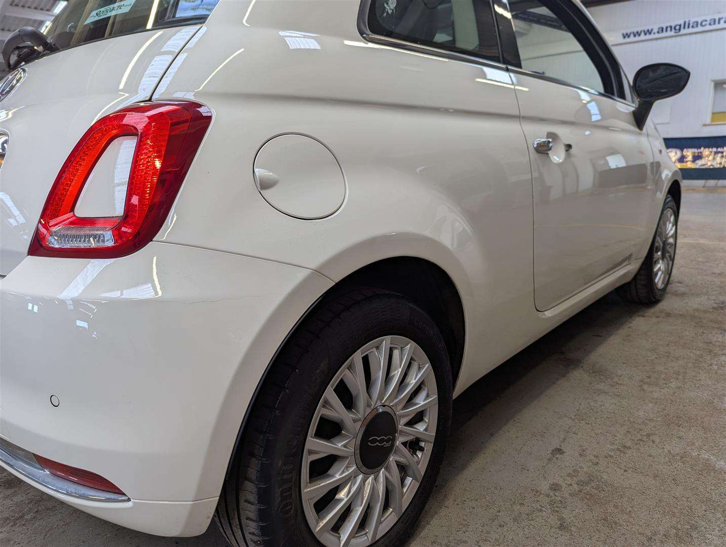 <p>2017 FIAT 500 LOUNGE</p>