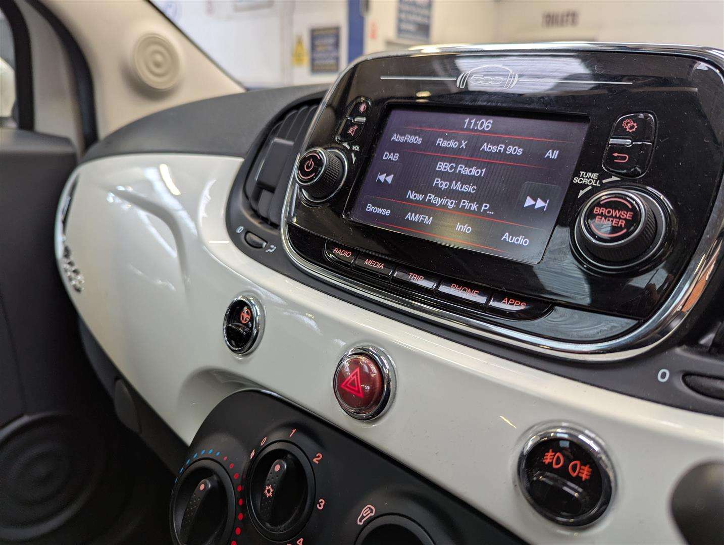 <p>2017 FIAT 500 LOUNGE</p>