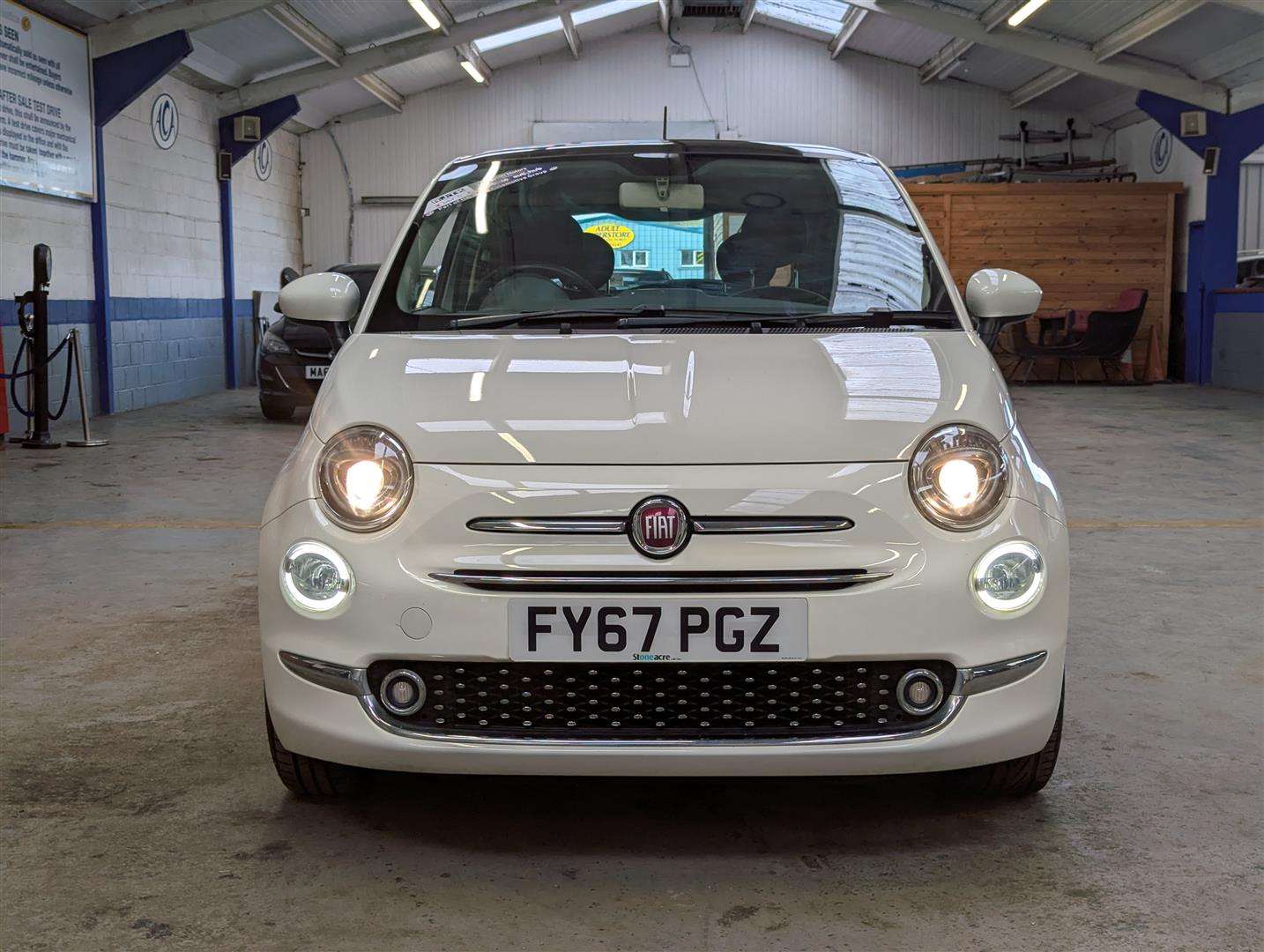 <p>2017 FIAT 500 LOUNGE</p>