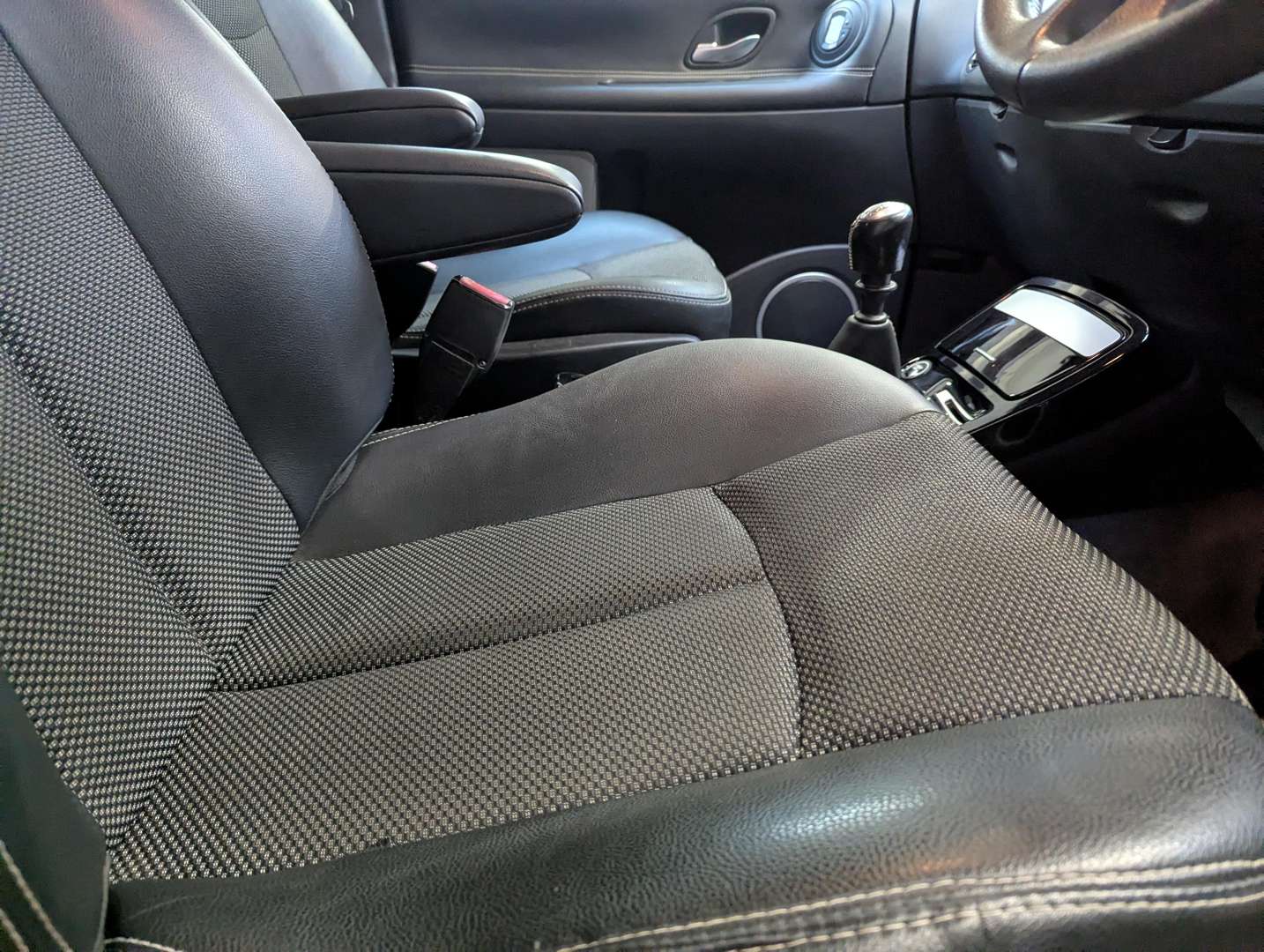 <p>2011 RENAULT GRAND ESPACE DYNAMIQUE T-</p>