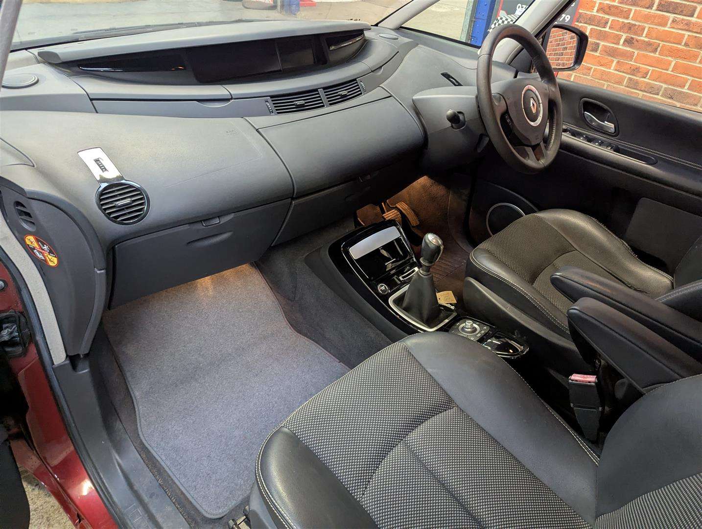 <p>2011 RENAULT GRAND ESPACE DYNAMIQUE T-</p>
