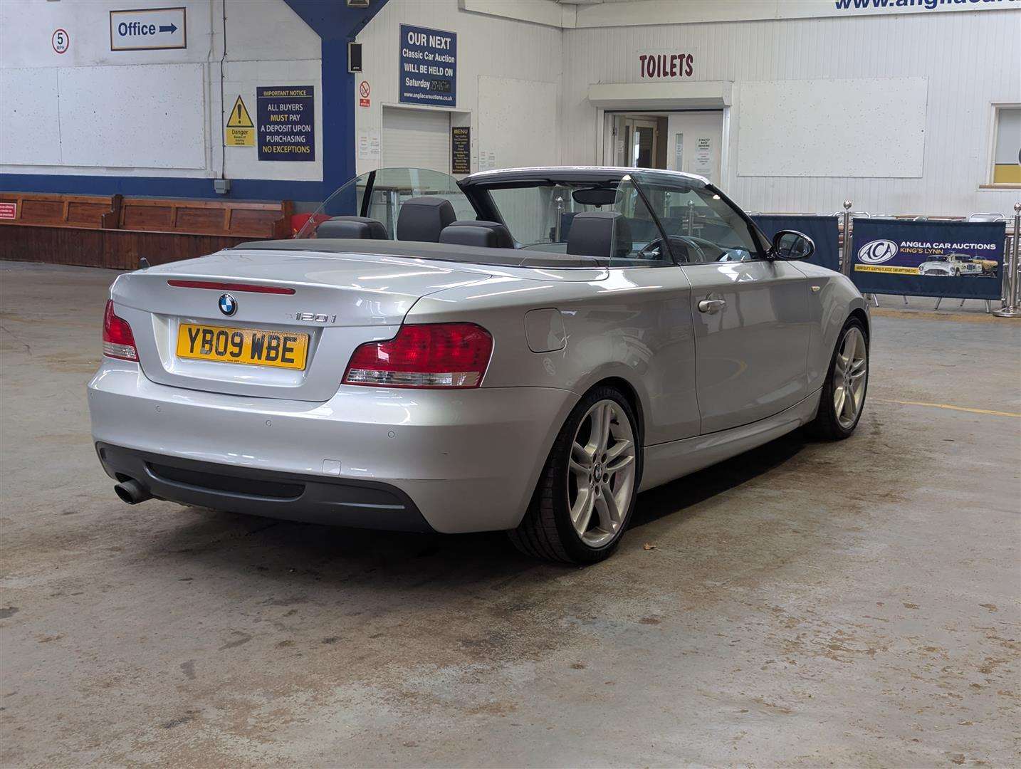 <p>2009 BMW 120I M SPORT</p>