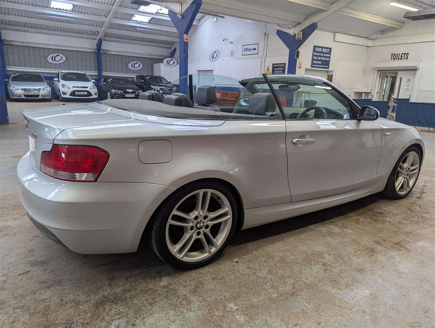 <p>2009 BMW 120I M SPORT</p>