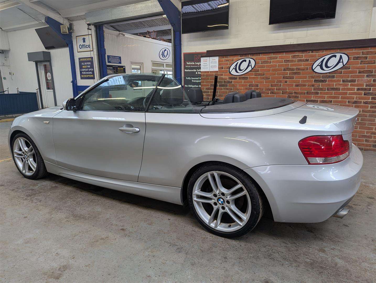 <p>2009 BMW 120I M SPORT</p>