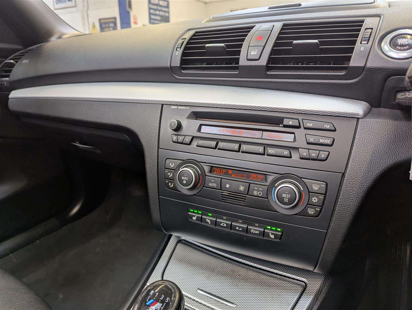 <p>2009 BMW 120I M SPORT</p>