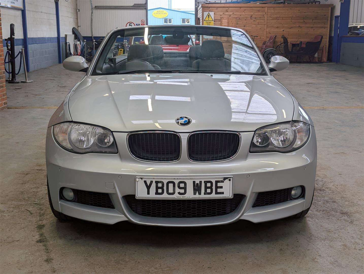 <p>2009 BMW 120I M SPORT</p>