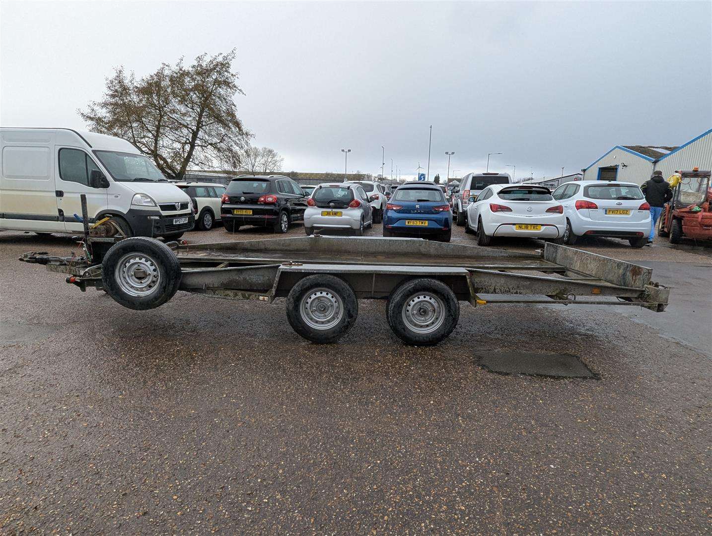 <p>CAR TRAILER</p>
