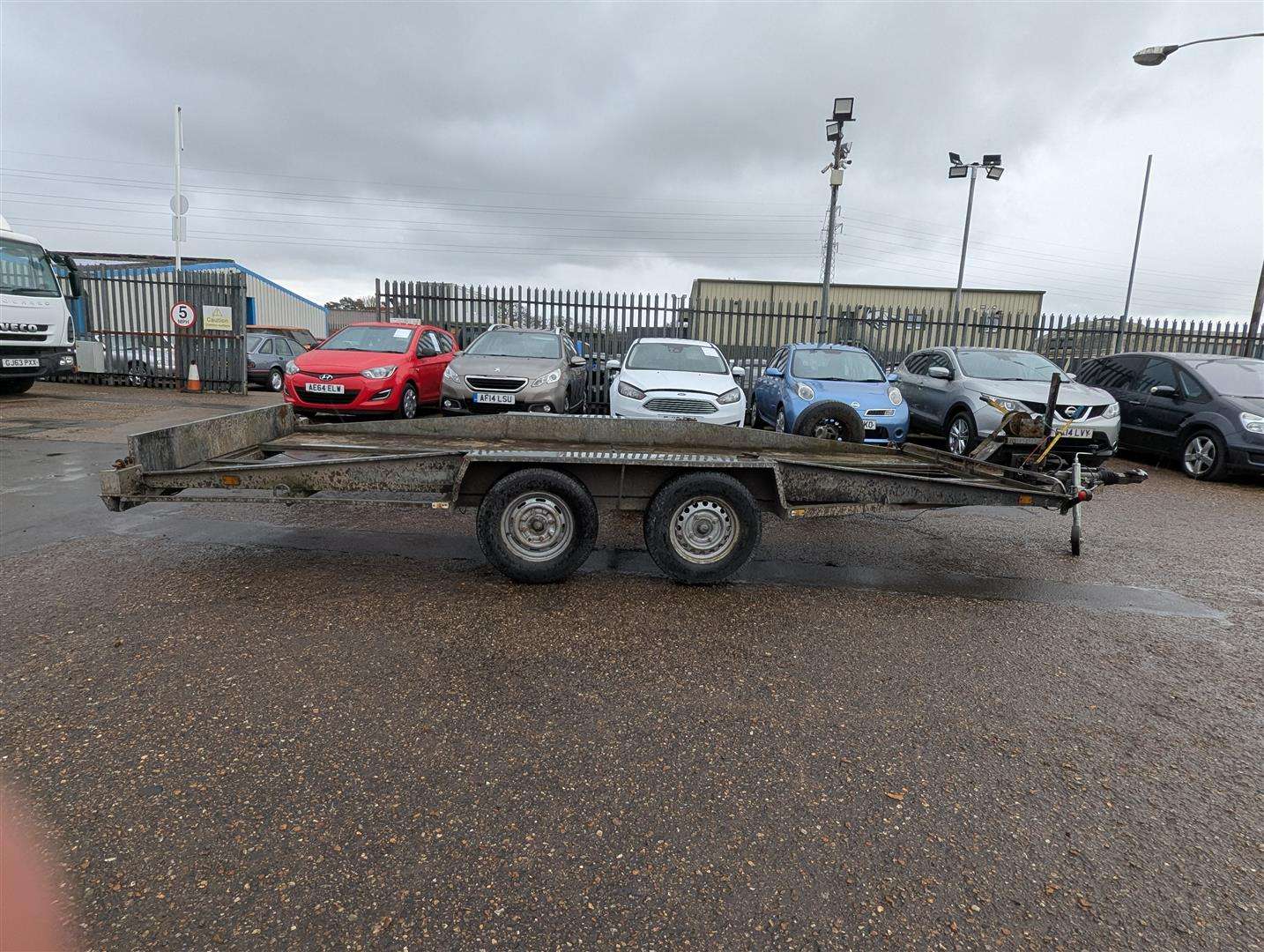 <p>CAR TRAILER</p>