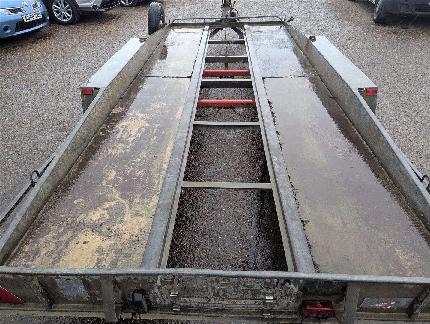 <p>CAR TRAILER</p>