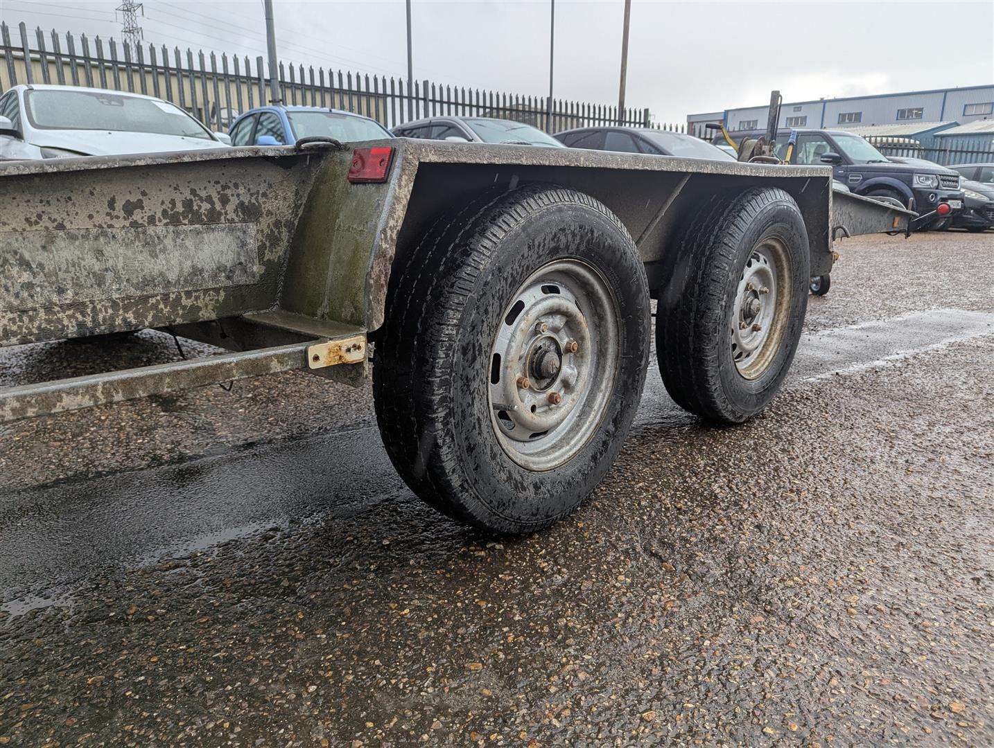 <p>CAR TRAILER</p>