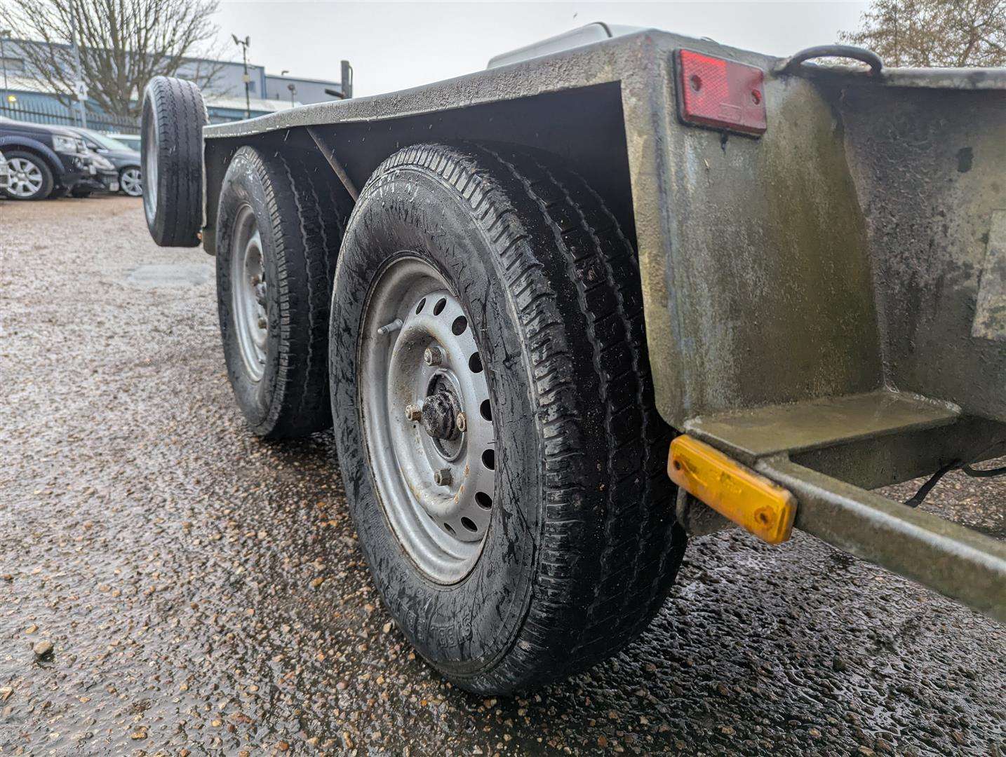 <p>CAR TRAILER</p>