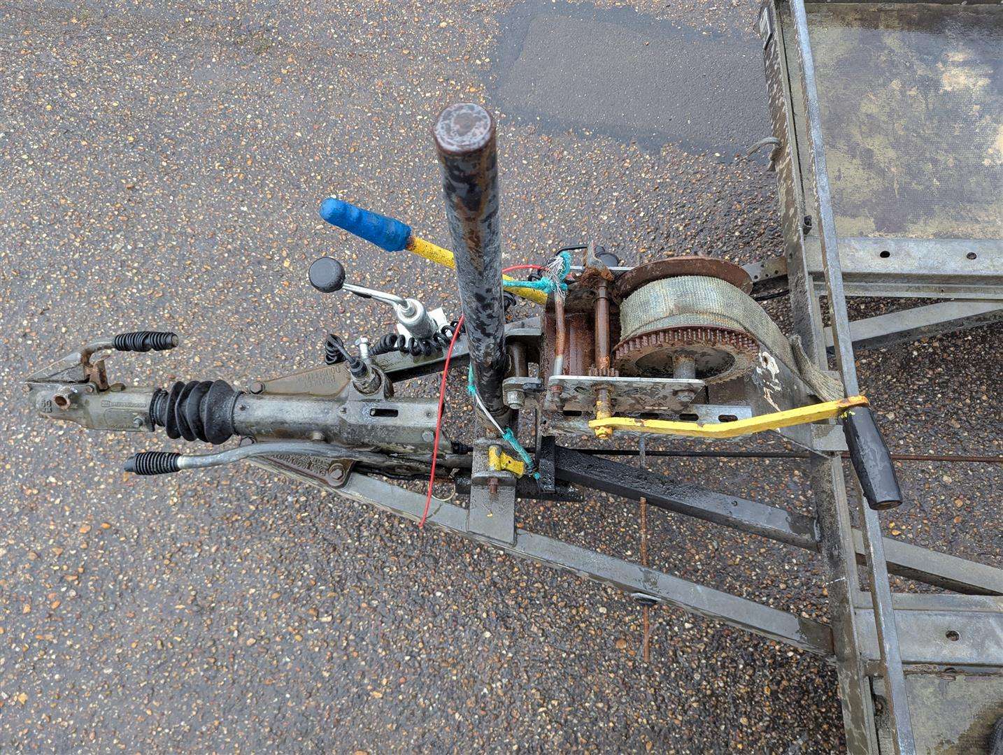 <p>CAR TRAILER</p>