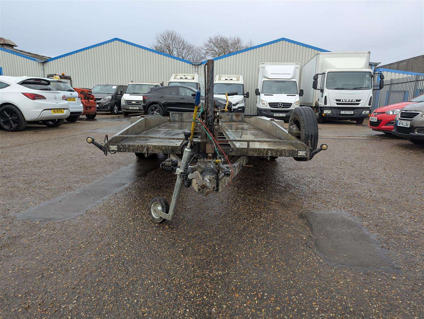 <p>CAR TRAILER</p>