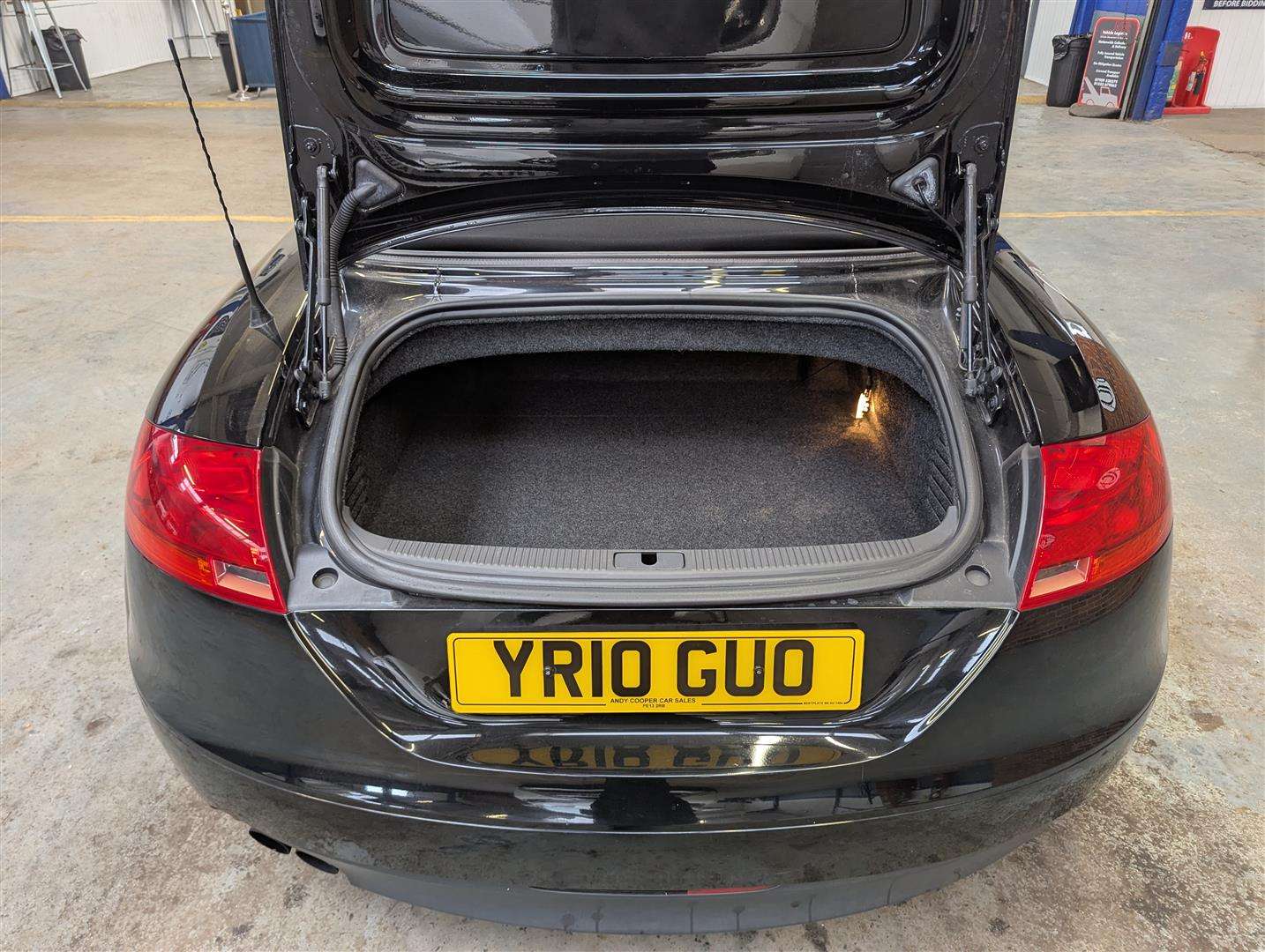 <p>2010 AUDI TT TFSI</p>