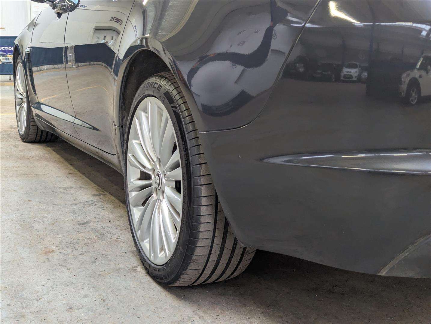 <p>2011 JAGUAR XF PREMIUM LUXURY D AUTO</p>