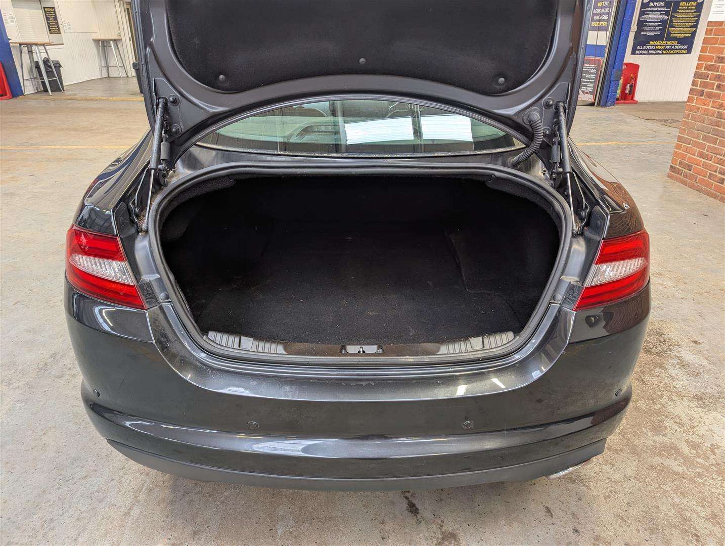 <p>2011 JAGUAR XF PREMIUM LUXURY D AUTO</p>