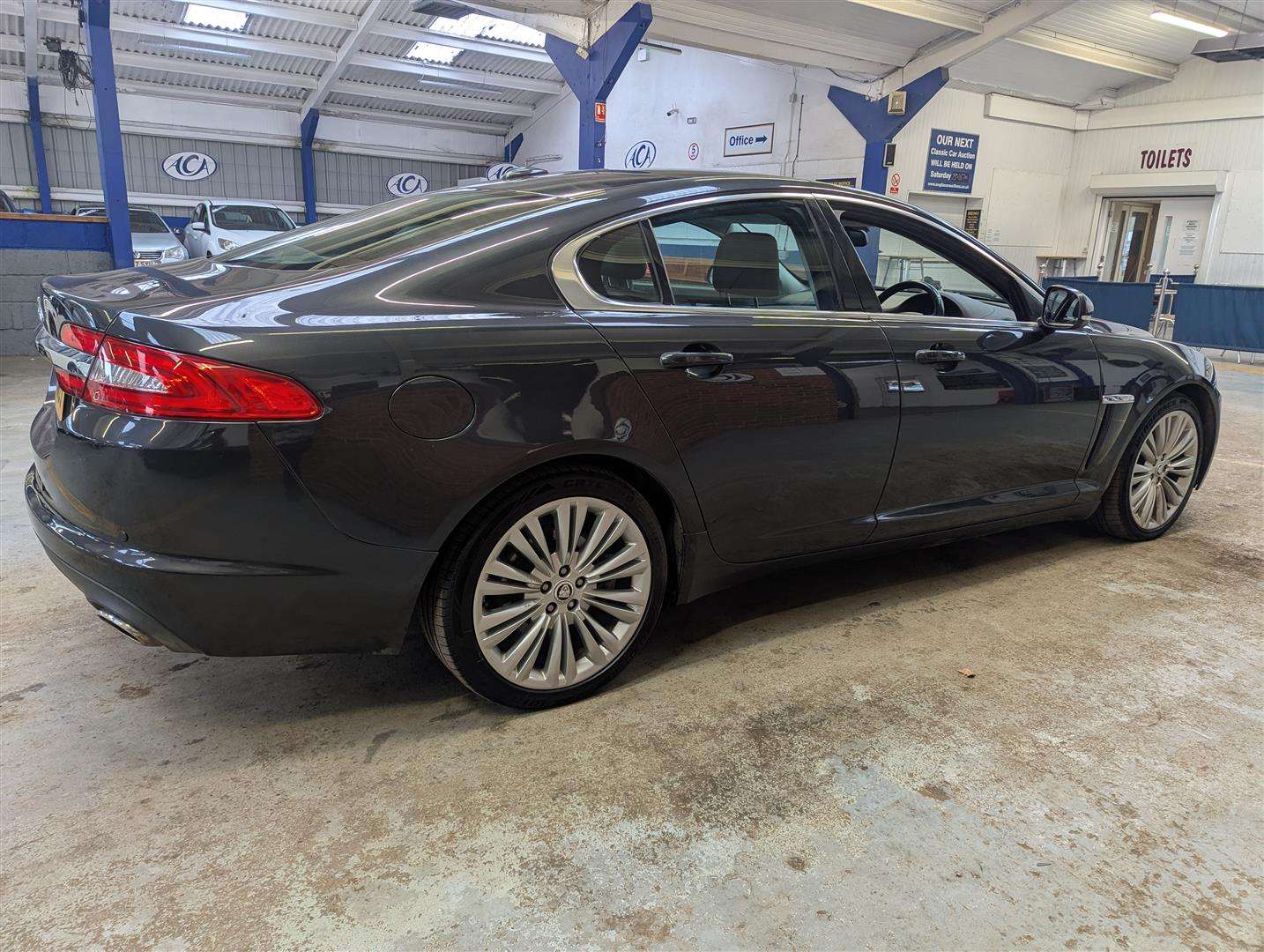 <p>2011 JAGUAR XF PREMIUM LUXURY D AUTO</p>