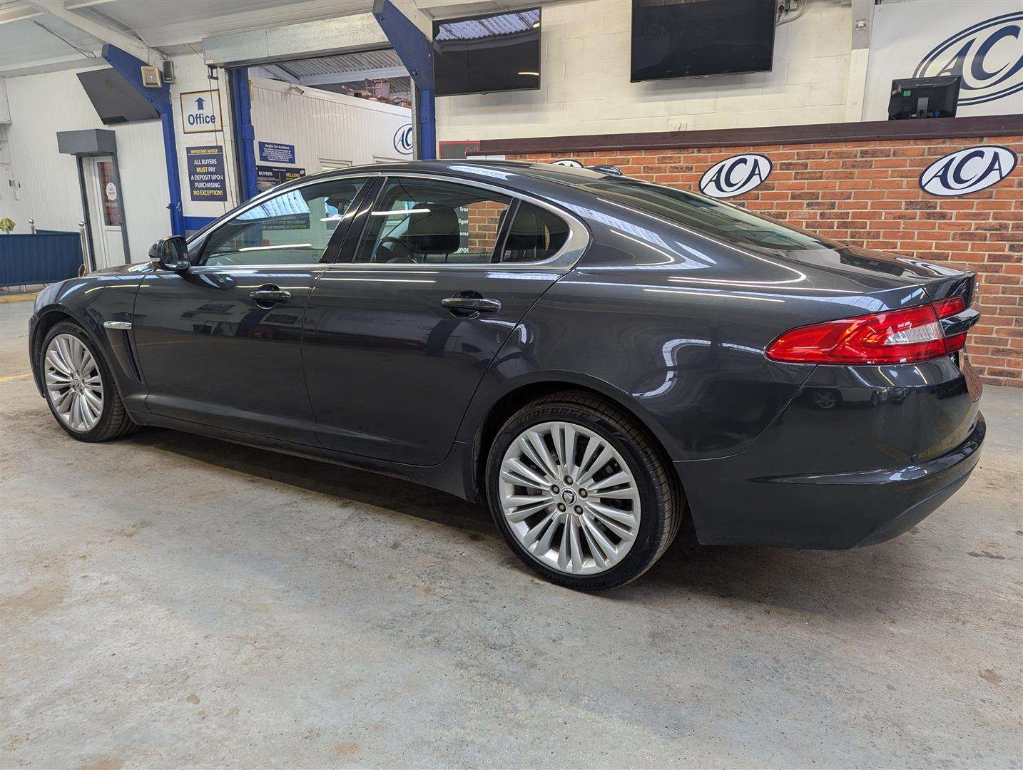<p>2011 JAGUAR XF PREMIUM LUXURY D AUTO</p>