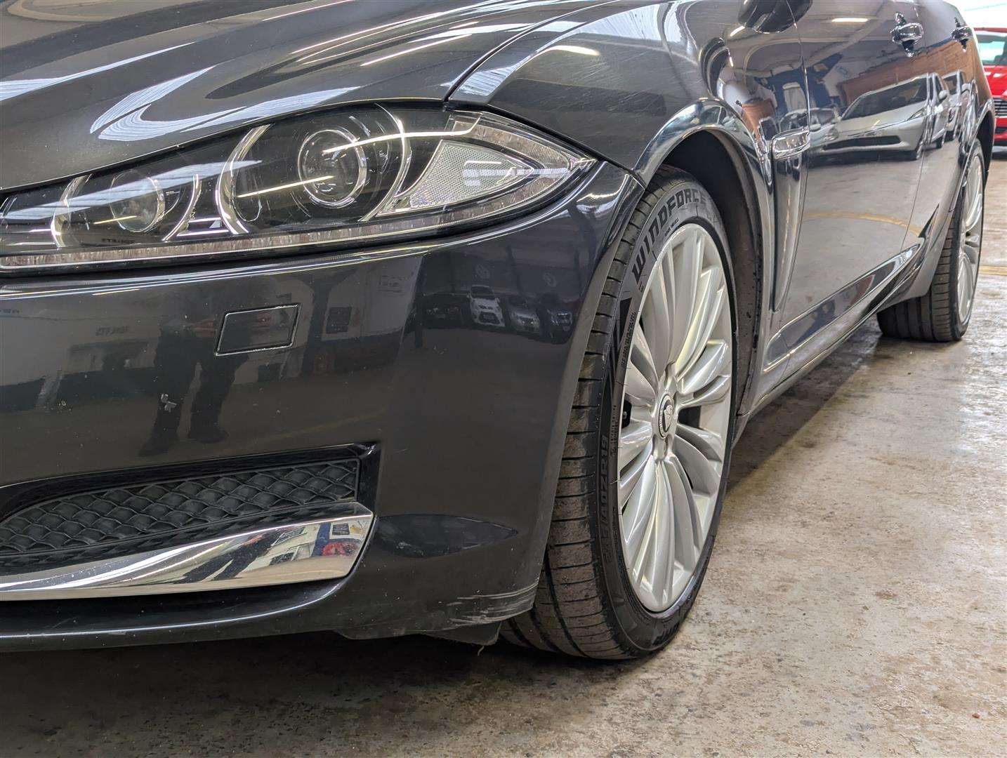 <p>2011 JAGUAR XF PREMIUM LUXURY D AUTO</p>